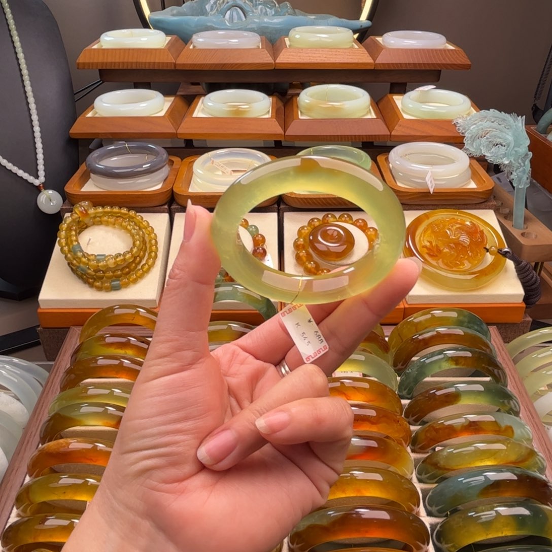 蛇纹石玉未镶嵌手镯54