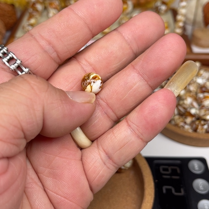 琥珀裸石未镶嵌一*439号