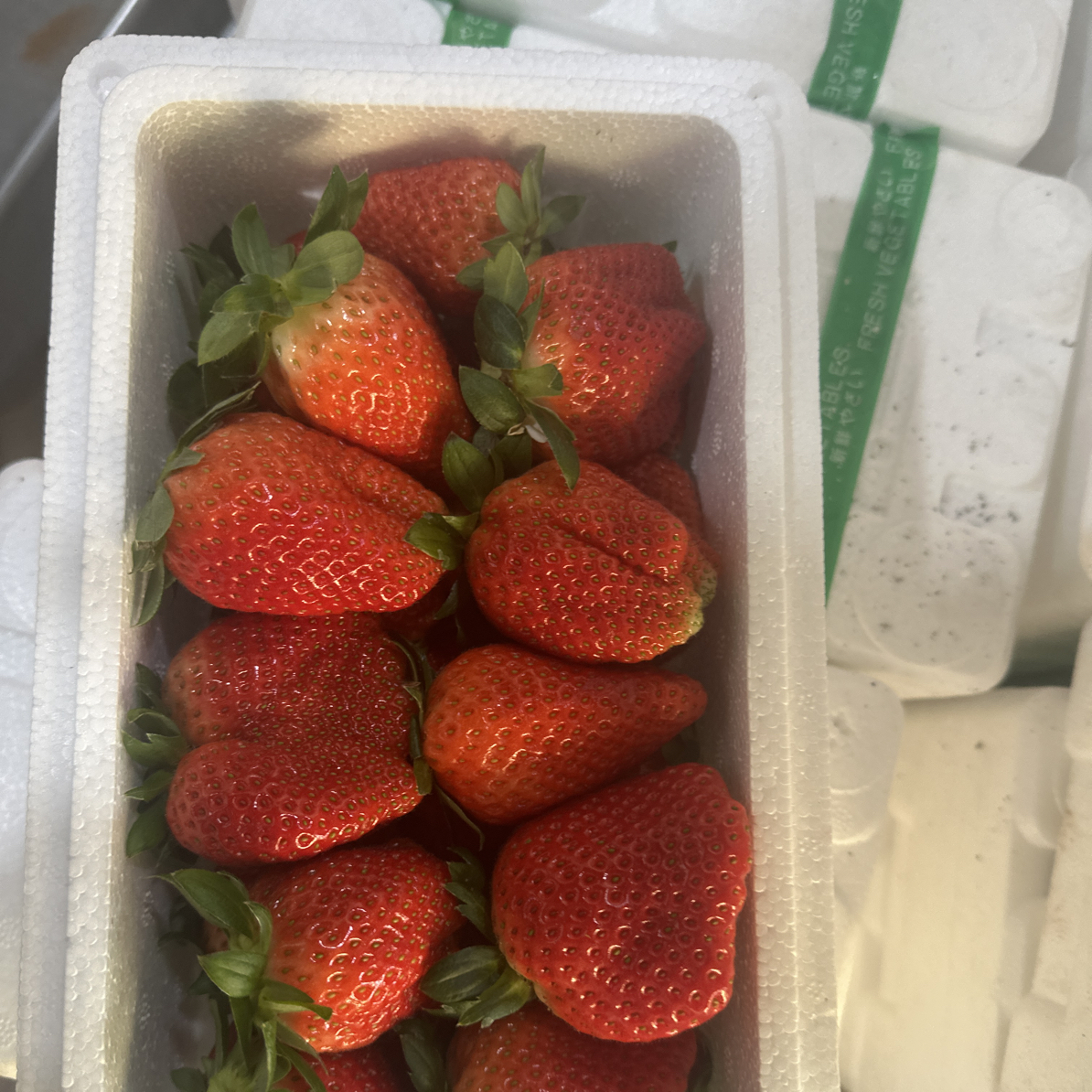 久久草莓1斤左右25.8元一盒新鲜草莓