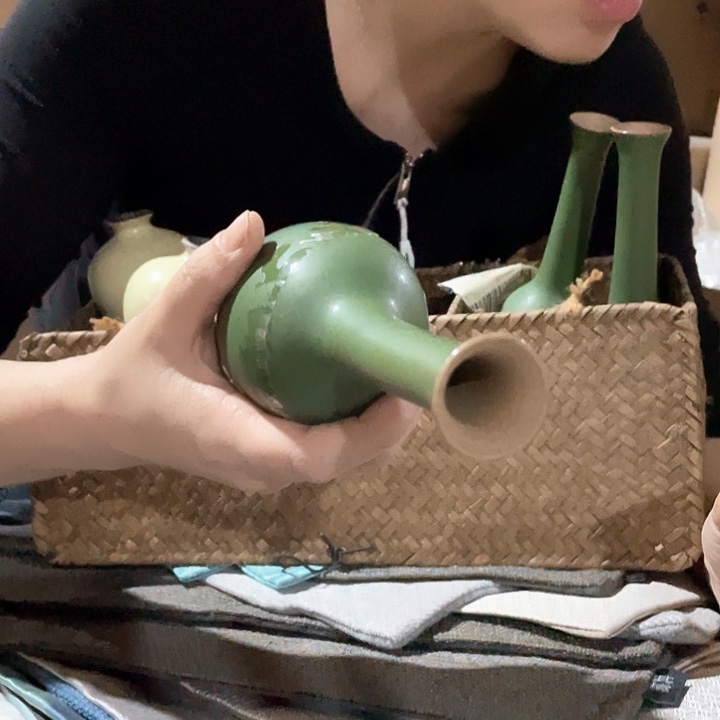 陶瓷花瓶，仿真绿植。