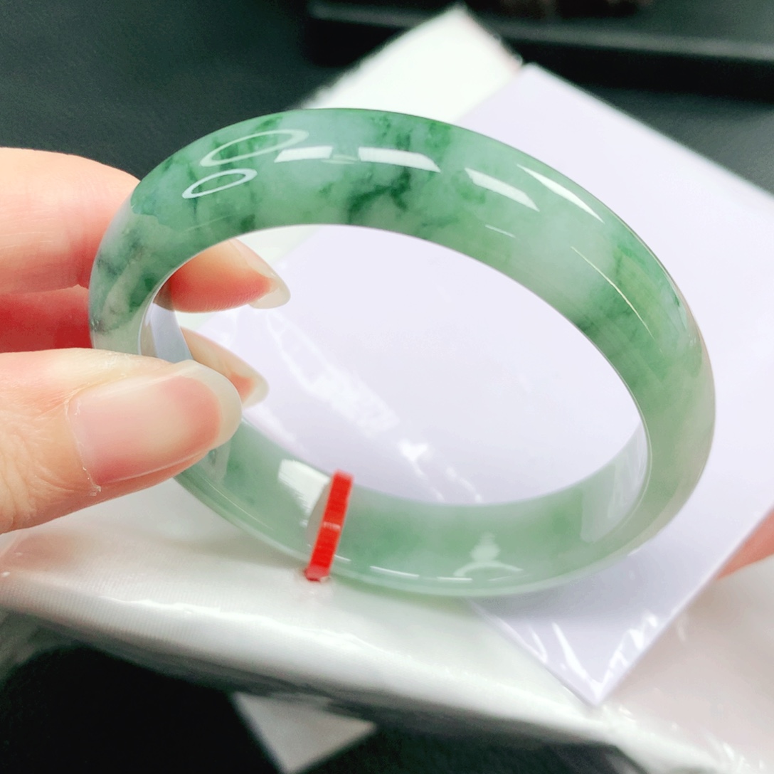 翡翠未镶嵌手镯54贵