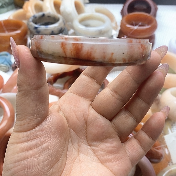 石英质玉手镯未镶嵌