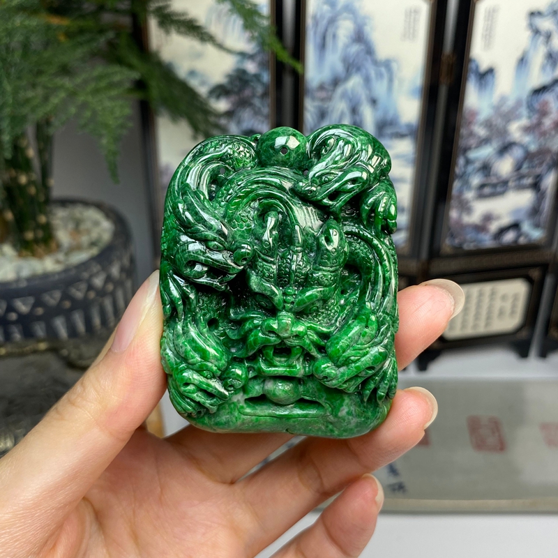 老料辣绿满色复古龙牌挂件 天然翡翠A货  