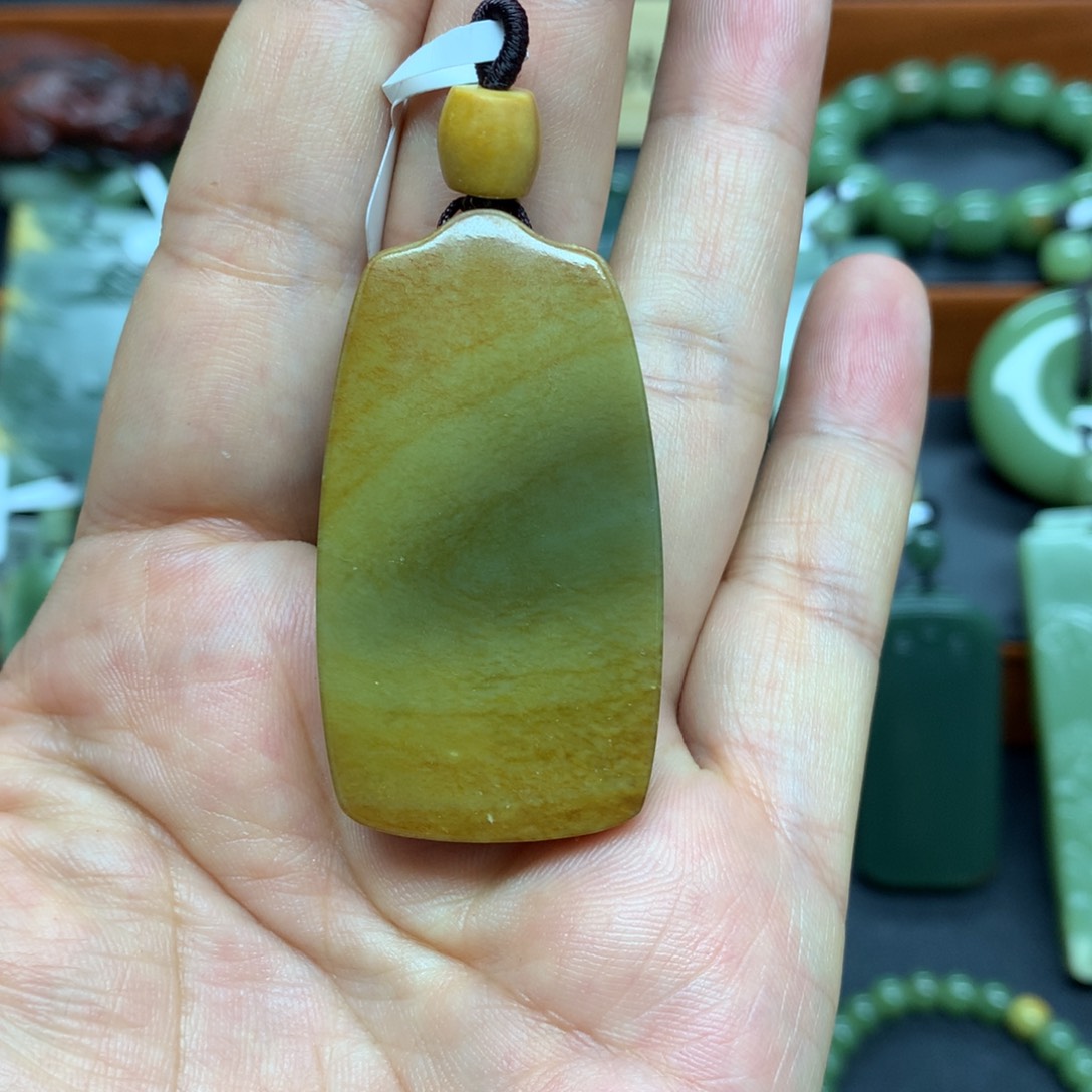 岫岩河磨玉（透闪石质玉）颈饰未镶嵌