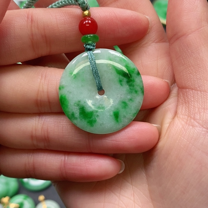 翡翠颈饰未镶嵌吊坠