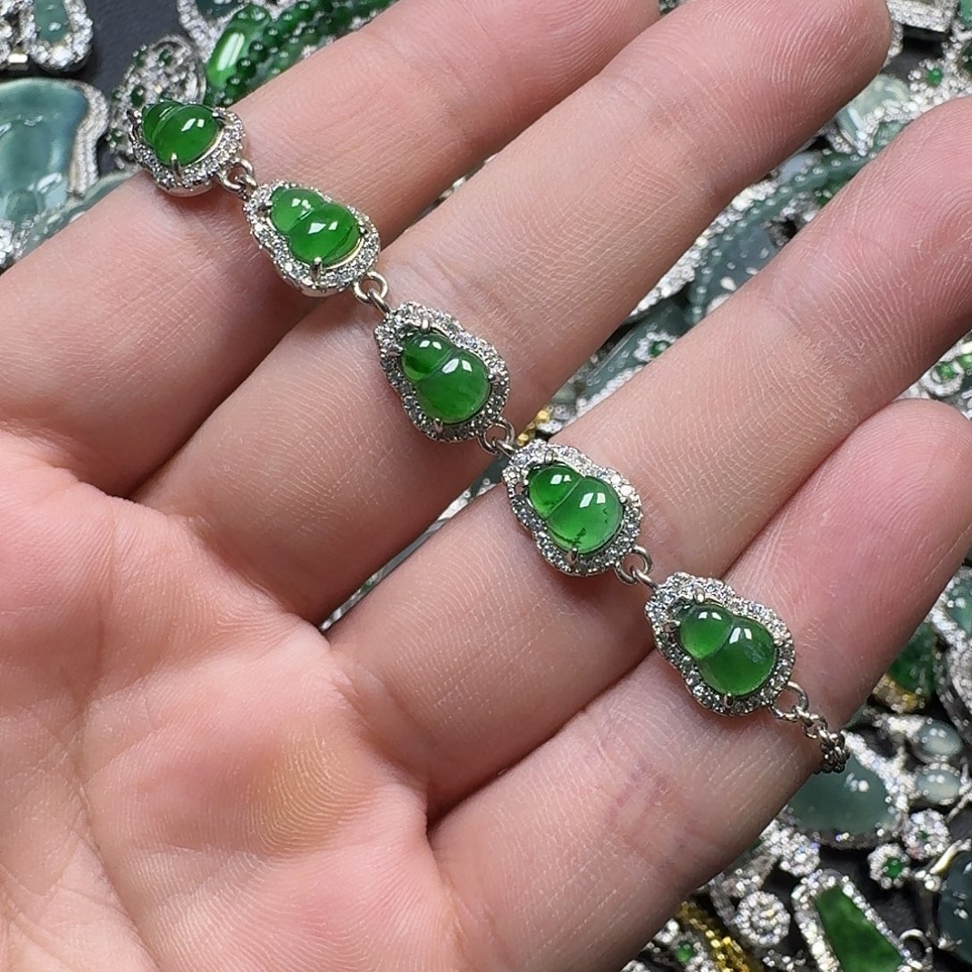 翡翠未镶嵌颈饰天然A货翡翠放漏