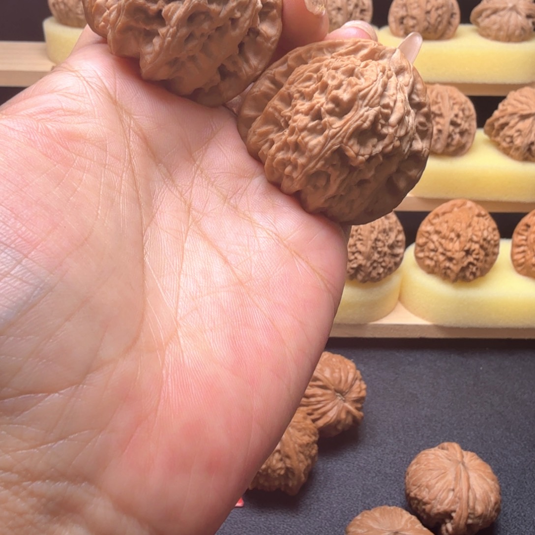 文玩核桃吊坠43尺三角白