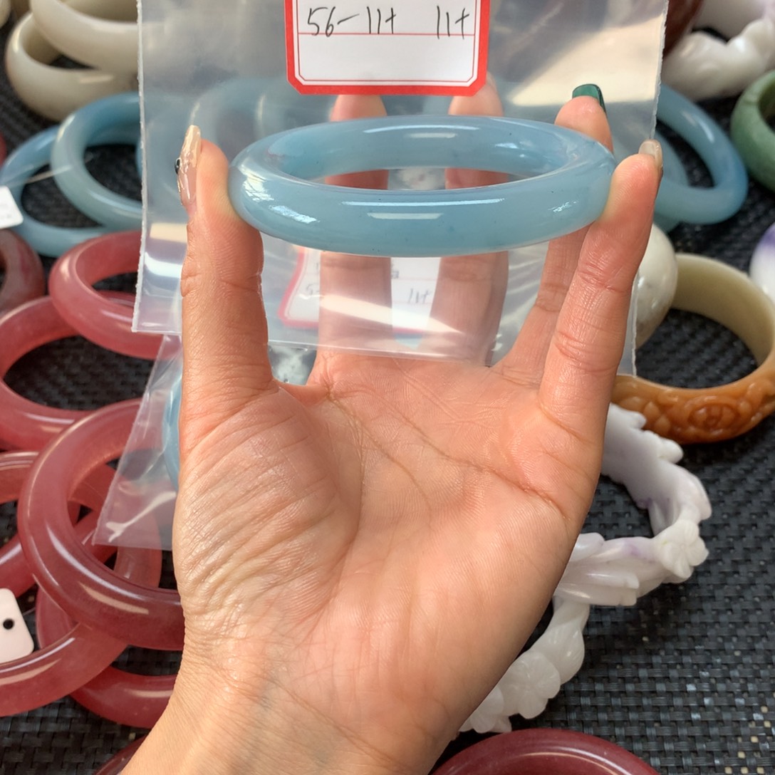 叶***福石英岩玉未镶嵌手镯