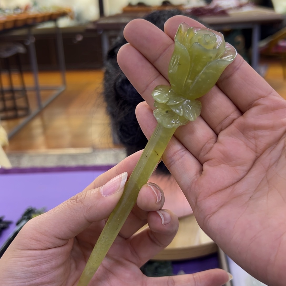 未镶嵌蛇纹石玉玫瑰