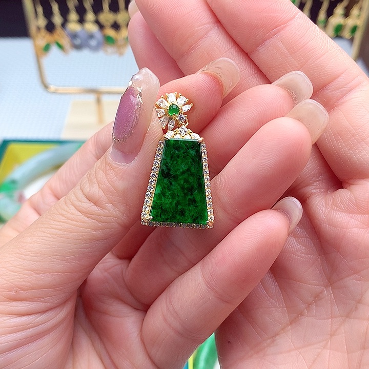 翡翠颈饰银S925镶嵌翡翠