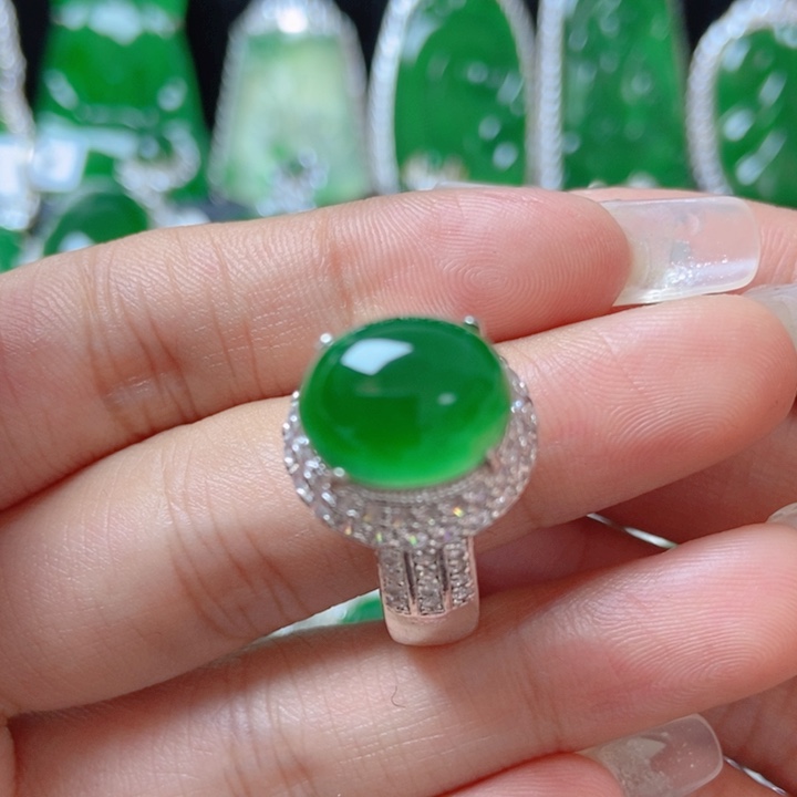 翡翠颈饰未镶嵌           