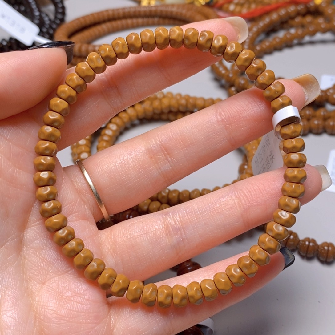 羊****紫金鼠手串15.鼠尖料无相单圈5.9