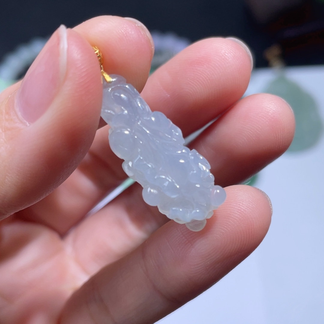 翡翠颈饰18K金镶嵌白菜