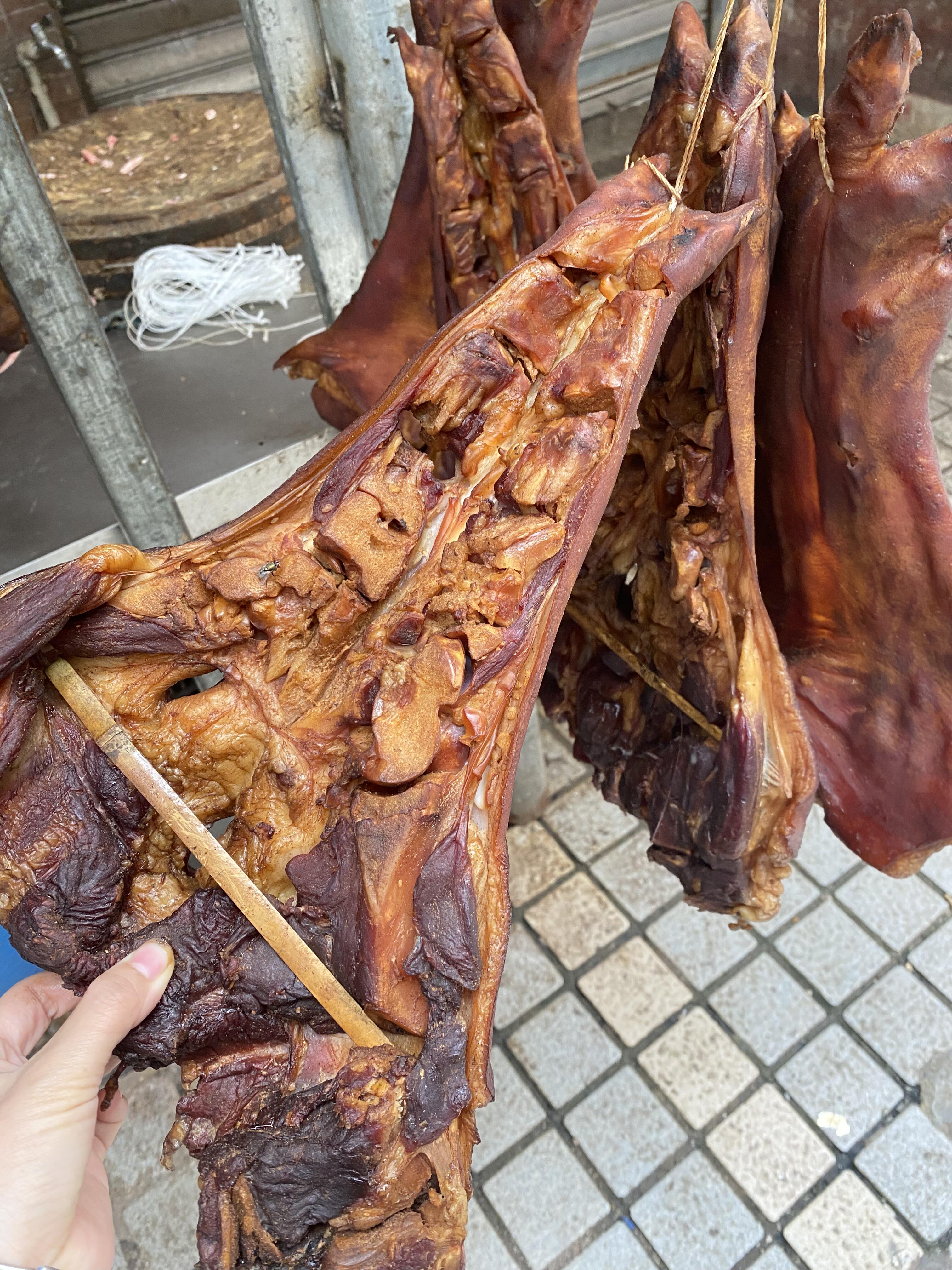 正宗柴火烟熏腊猪脚