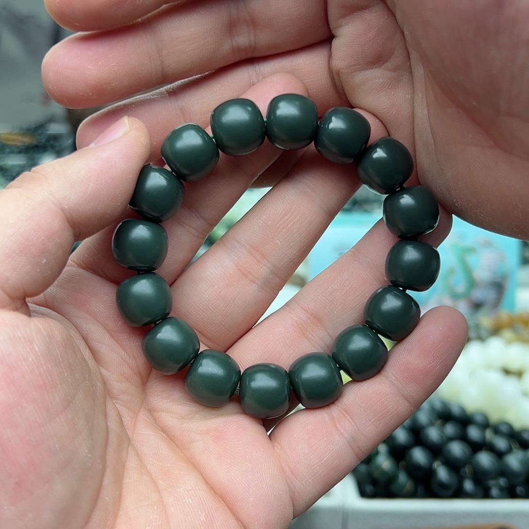 和田玉手链未镶嵌沉*