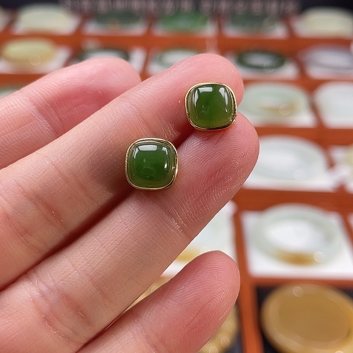 和田玉（碧玉）耳饰未镶嵌