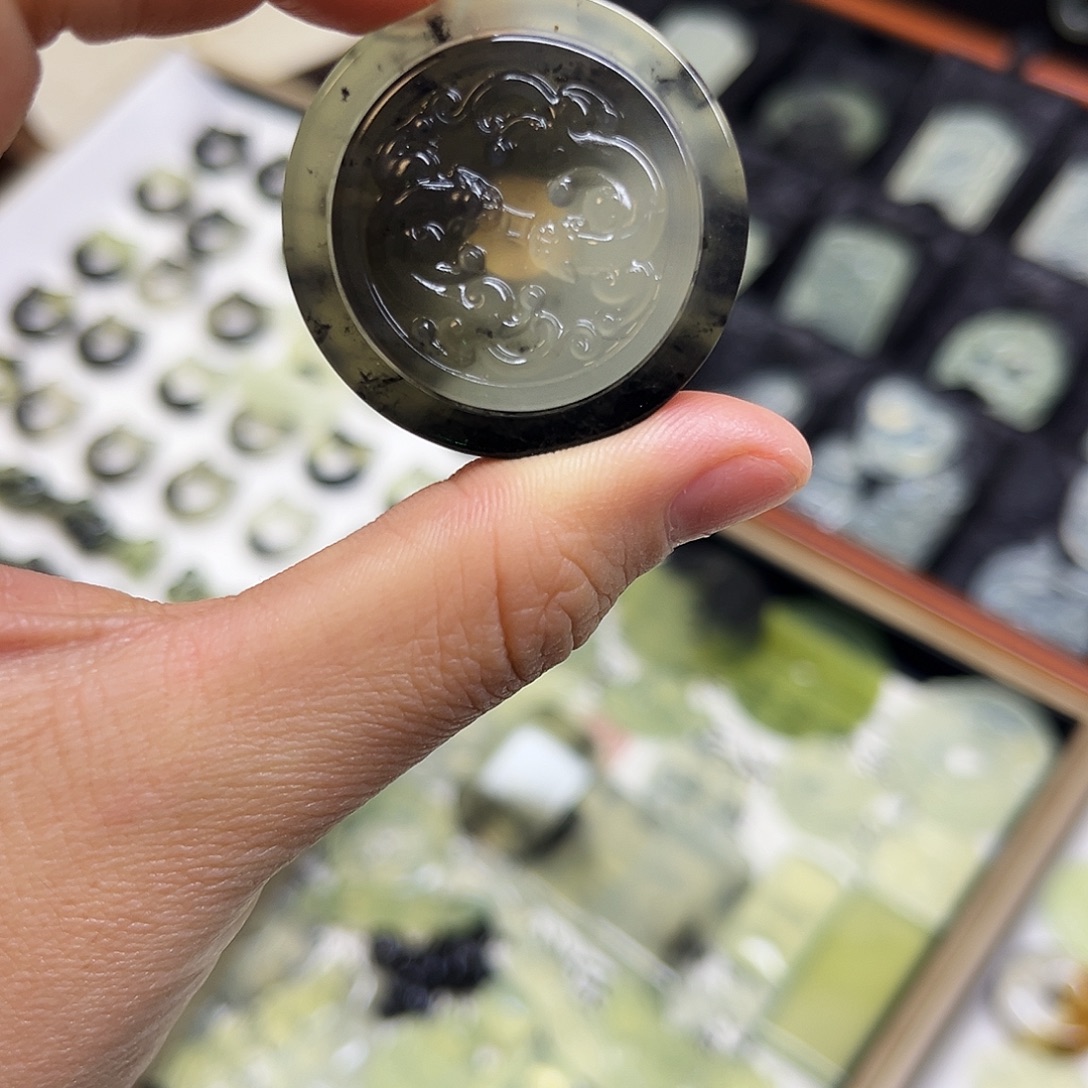 玄***N岫玉未镶嵌吊坠(赠链)