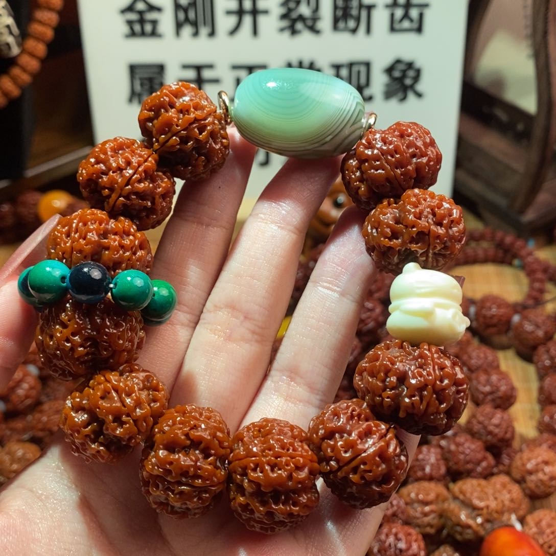 金刚菩提手串225绿瑙白