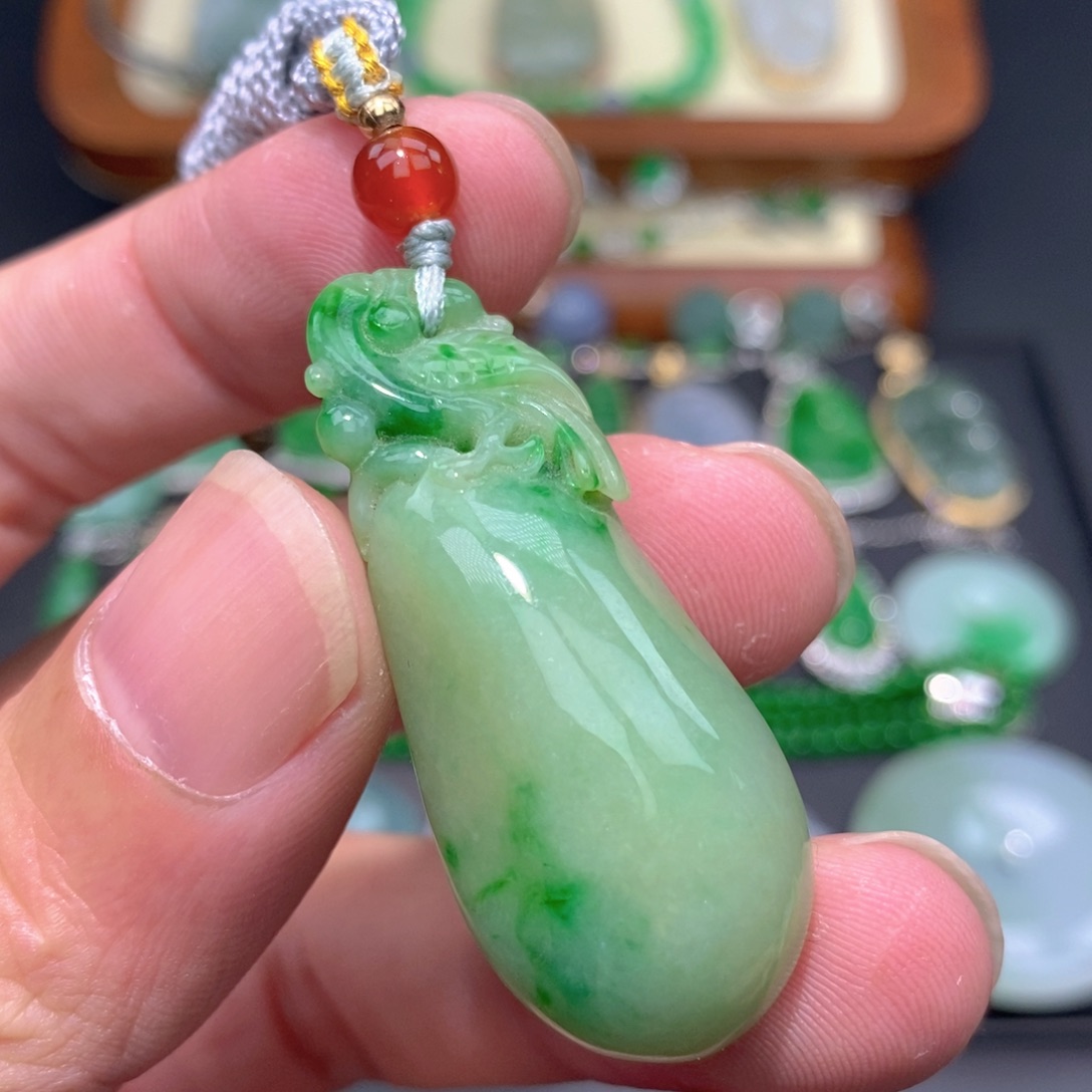 翡翠未镶嵌颈饰瓜