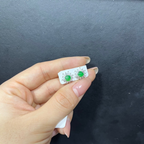 天然缅甸翡翠A货阳绿太阳花蛋面精致耳钉