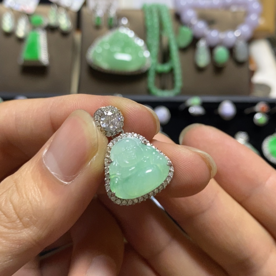 翡翠颈饰银S925镶嵌天然翡翠