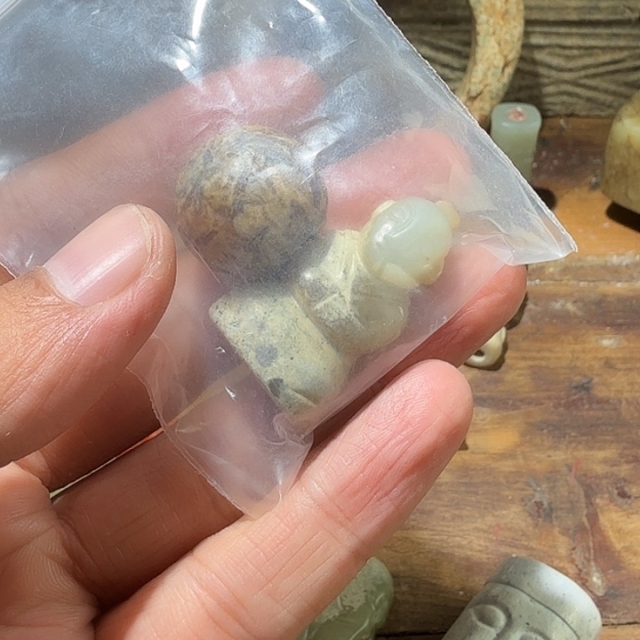 思***绪和田玉未镶嵌车挂