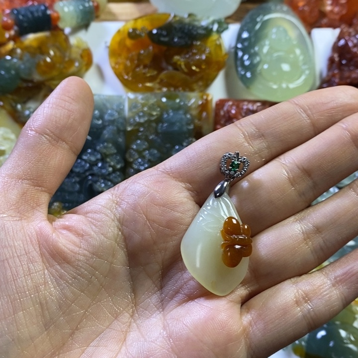 蛇纹石玉未镶嵌颈饰