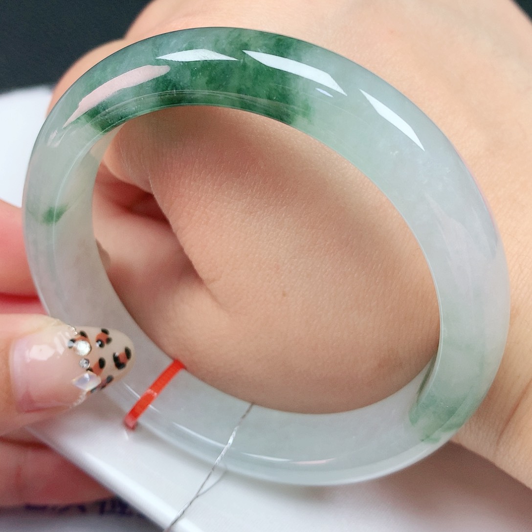 翡翠手镯未镶嵌57圈