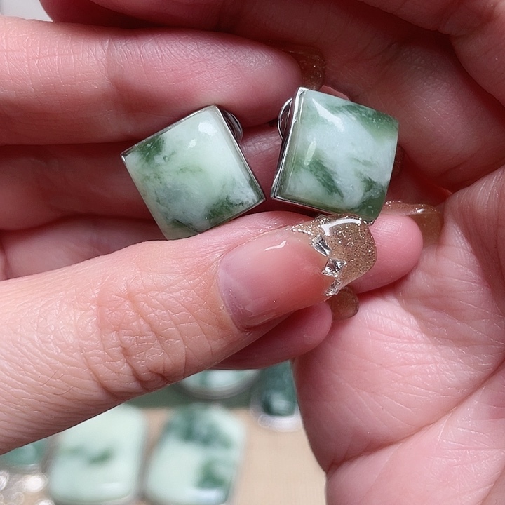 透闪石-蛇纹石玉耳钉银S925镶嵌