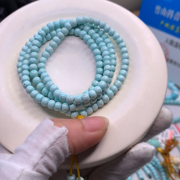 绿松石配饰未镶嵌?**溏