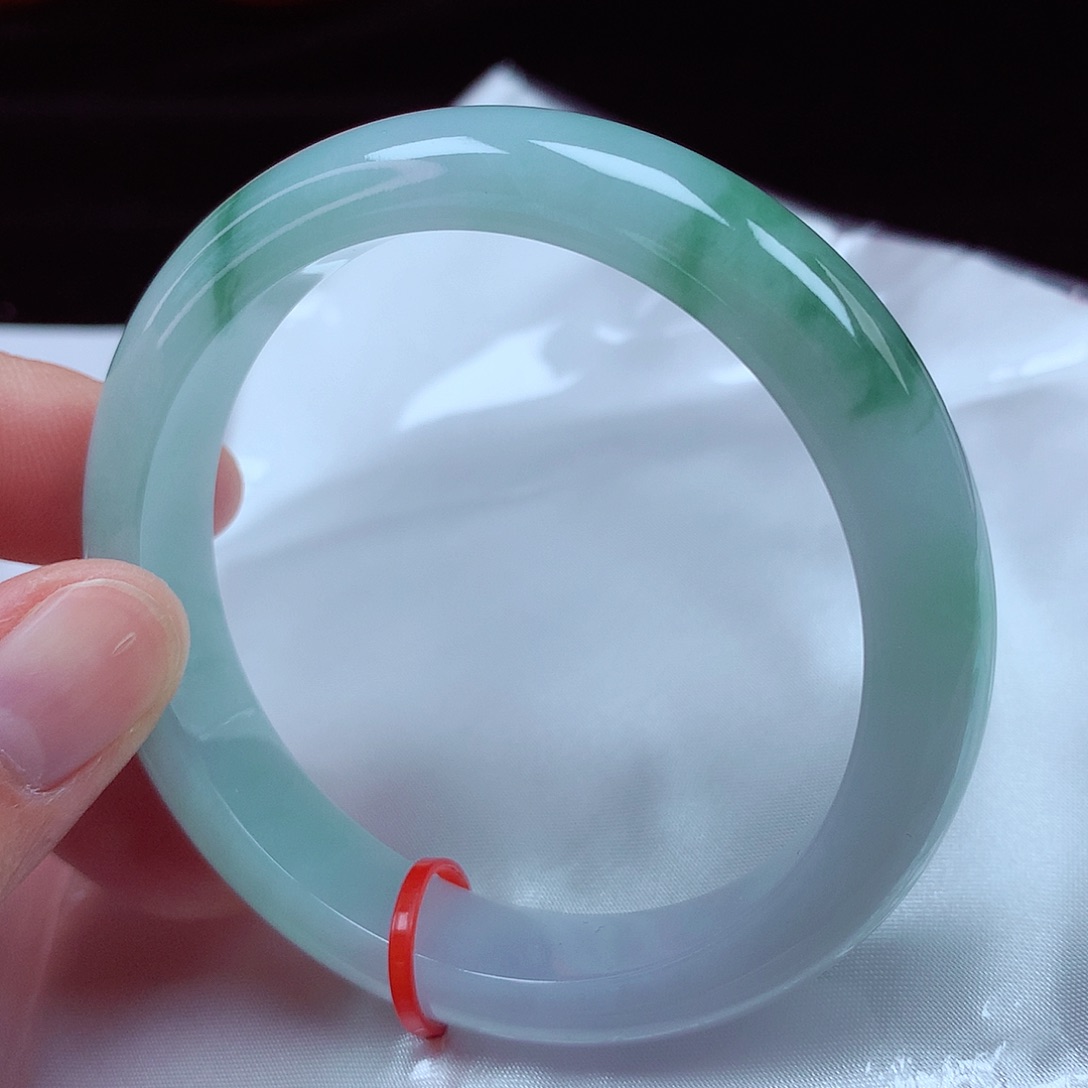 翡翠手镯未镶嵌56圈