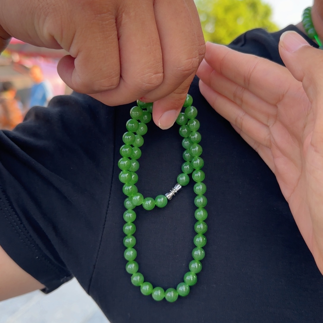 和田玉未镶嵌颈饰俄碧纯天然冰底阳绿卡8