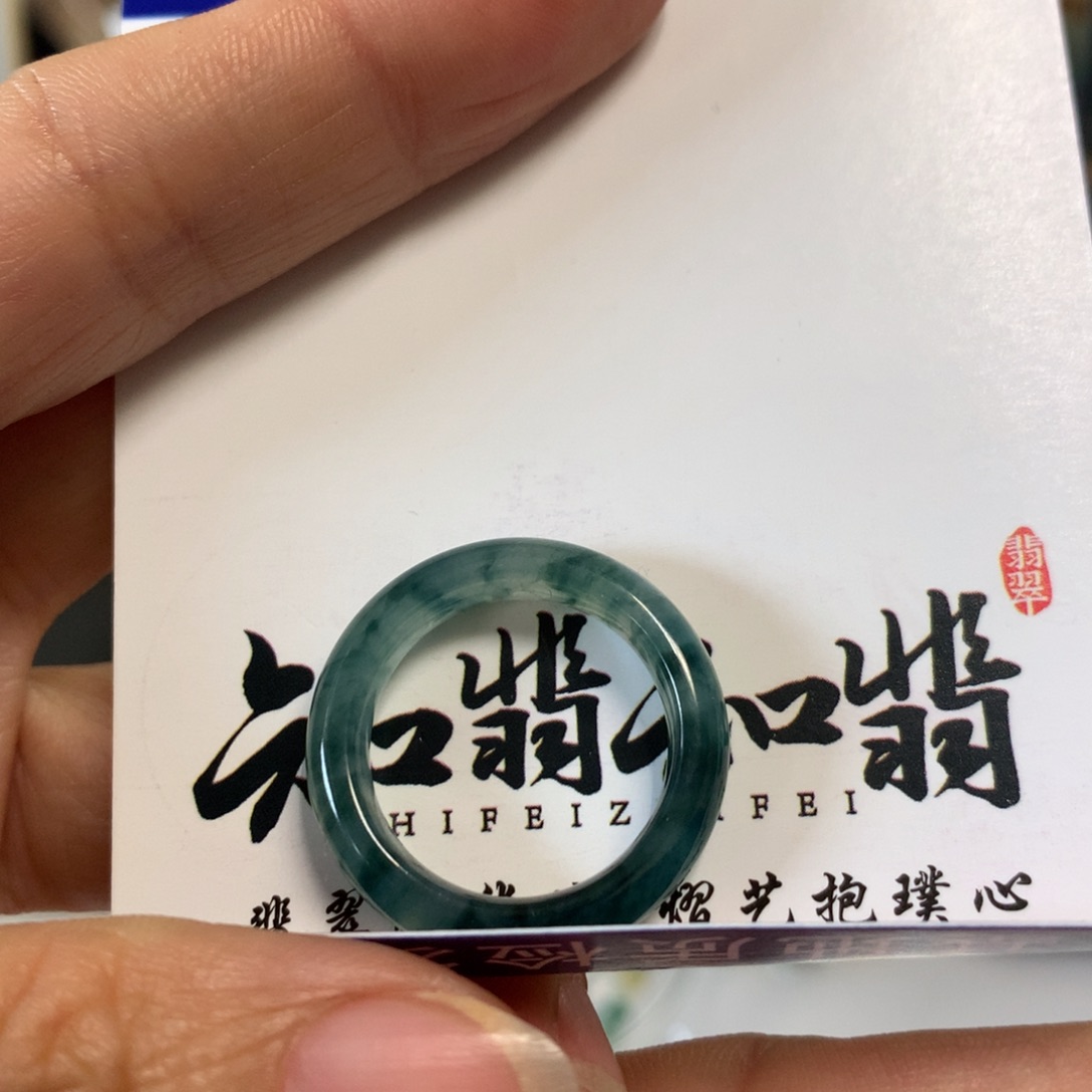 翡翠颈饰未镶嵌戒圈