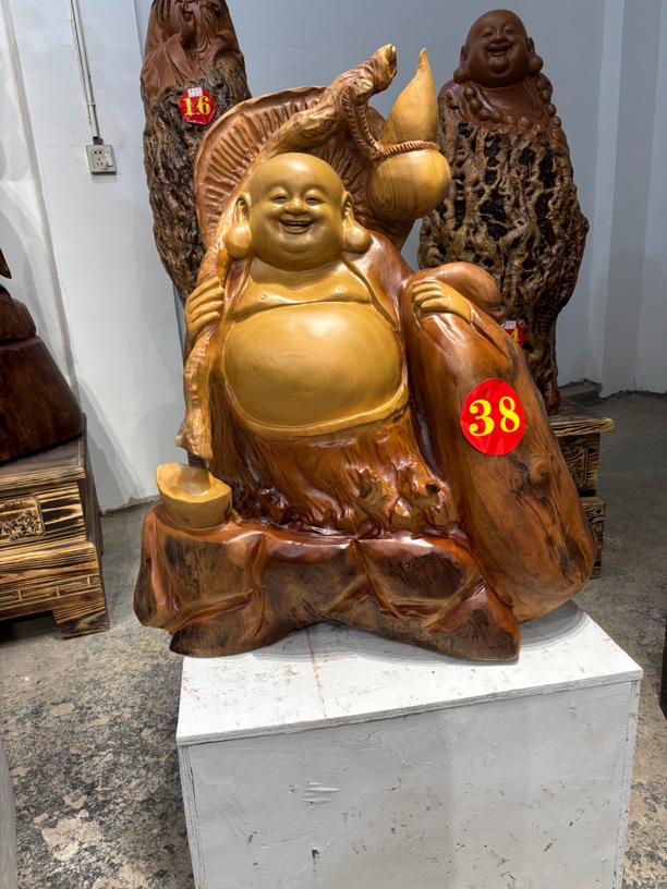 香樟木雕刻人物摆件