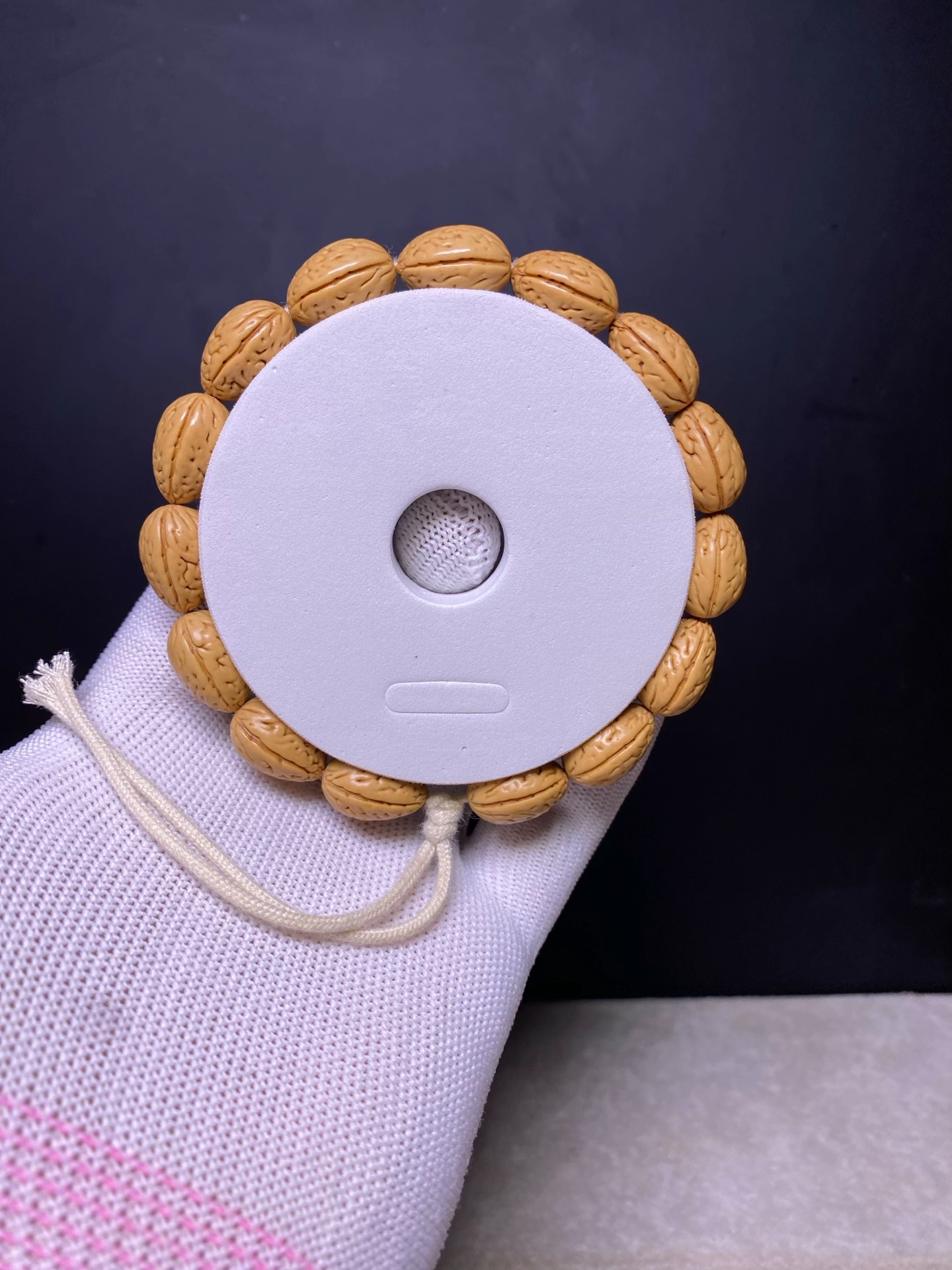 野生个性金瓜子桃核，外形独特稀有，皮质细腻密度高