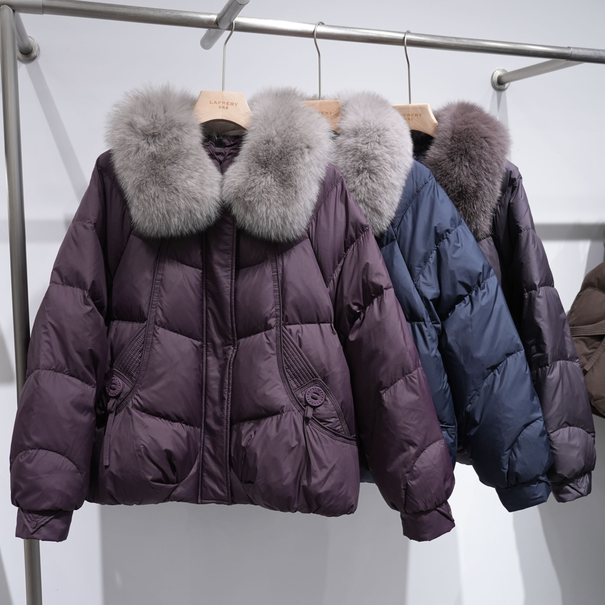 【方圆服饰】翻领大毛领显瘦时尚鹅绒服