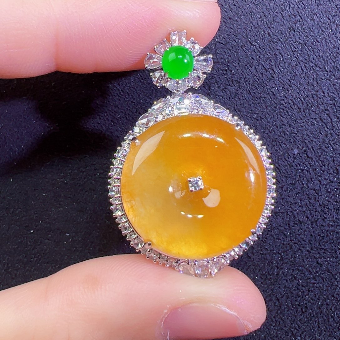 翡翠18K金镶嵌颈饰