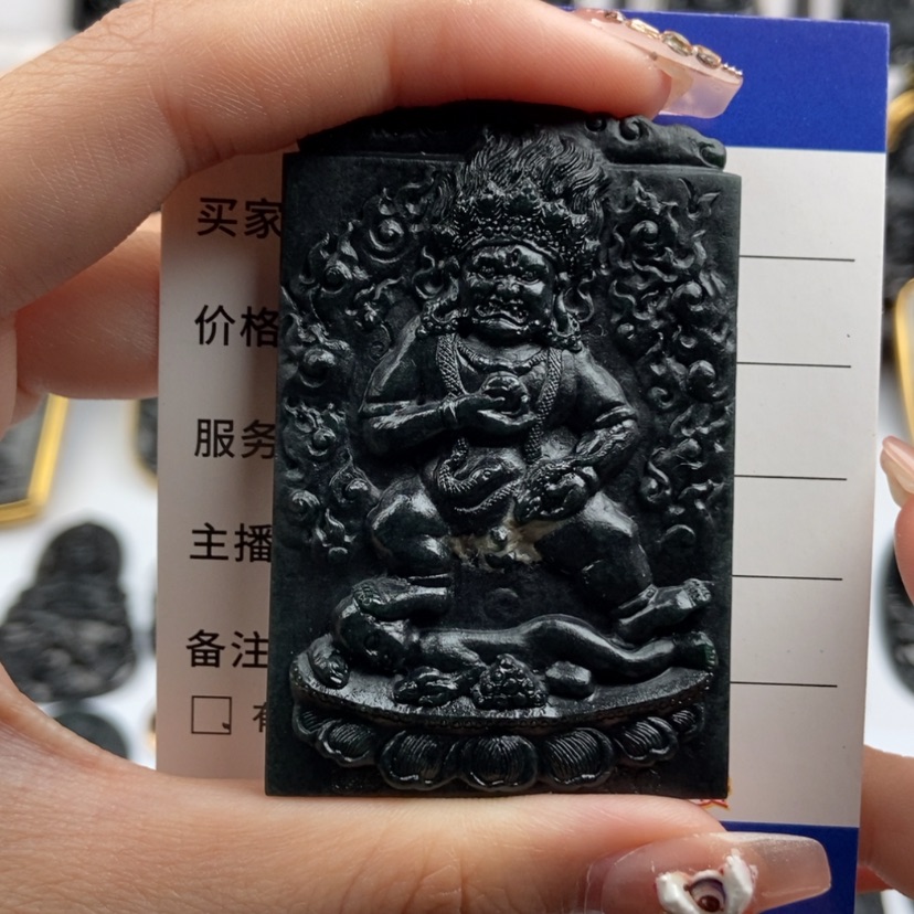 【闪购商品】翡翠颈饰未镶嵌小****?黑财