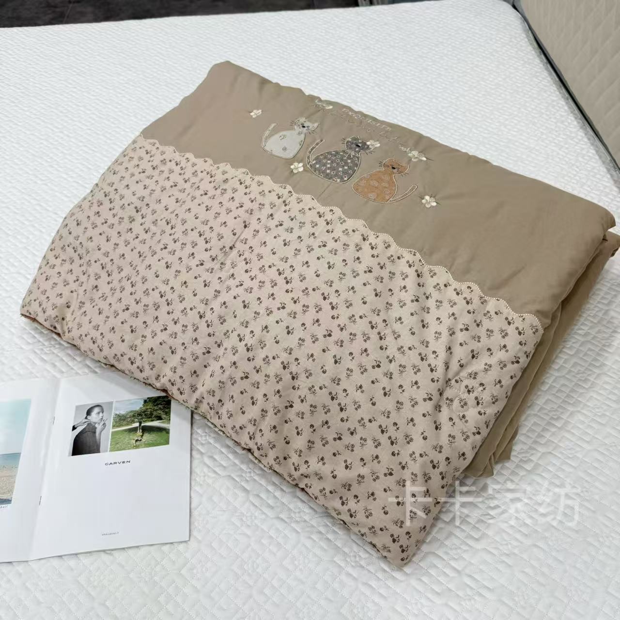 来福猫咪·复古贴布绣棉麻云芙被拼接嵌条秋冬款