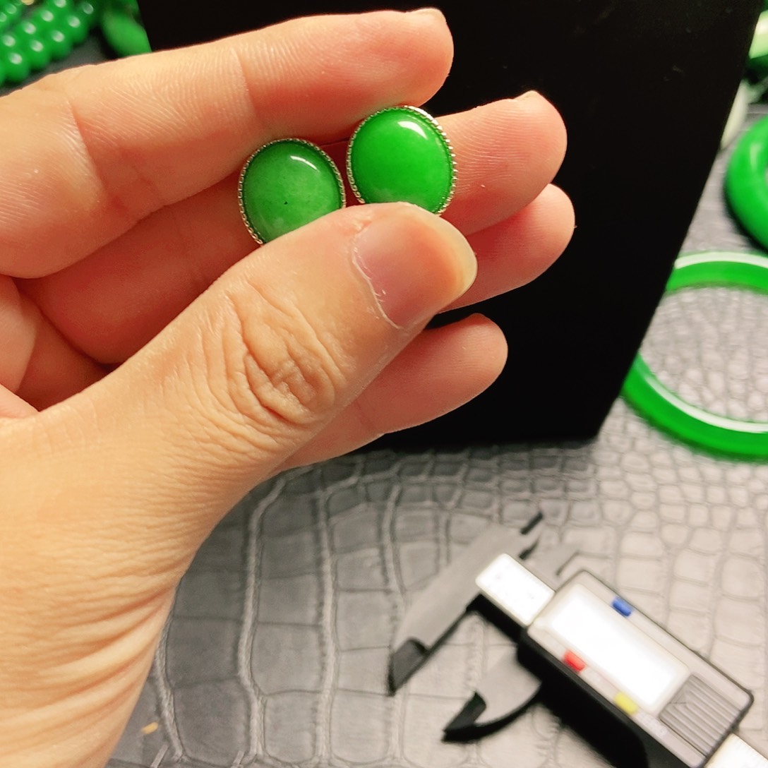 翡翠18K金镶嵌颈饰耳钉