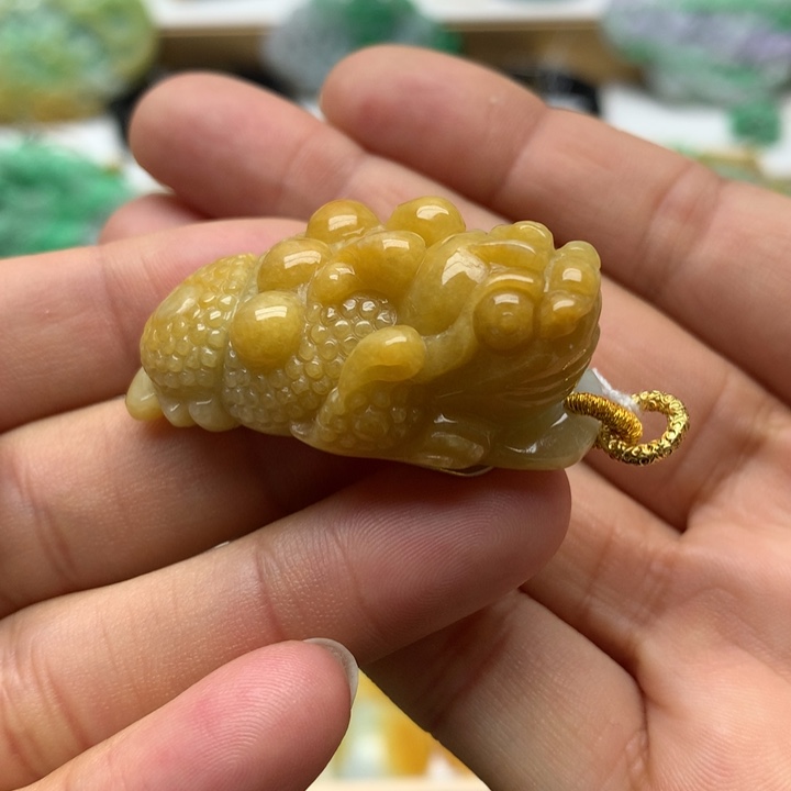 翡翠颈饰未镶嵌翡翠
