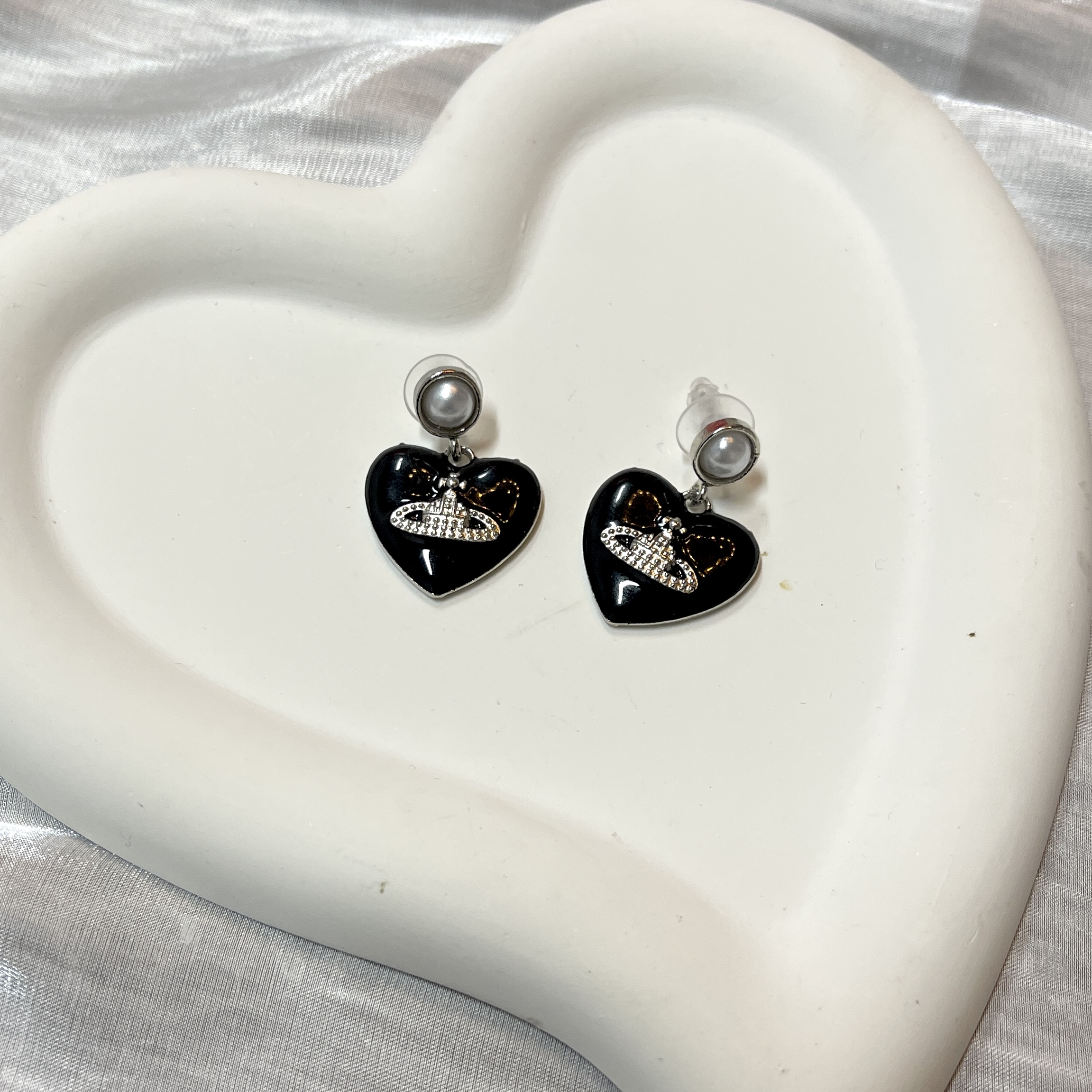 合金耳饰 YM小西黑色爱心耳钉气质轻奢百搭时尚精致法式小众