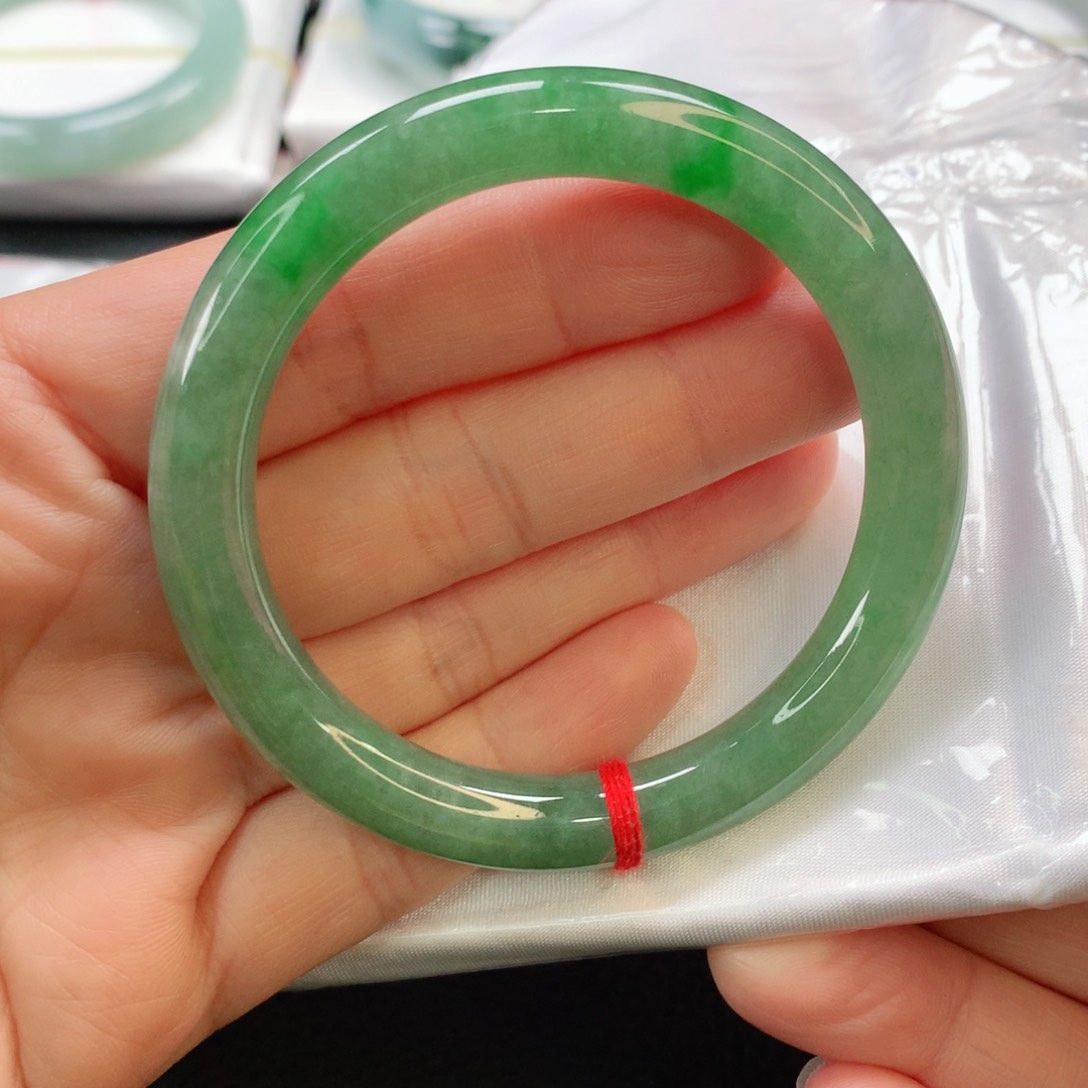 翡翠手镯未镶嵌53圆