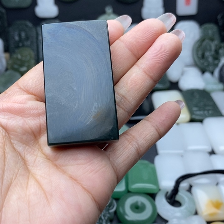 黑***马和田玉未镶嵌颈饰