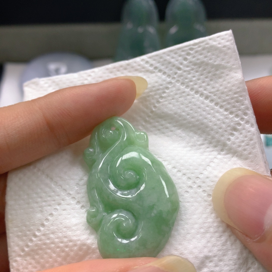 翡翠未镶嵌颈饰翡翠