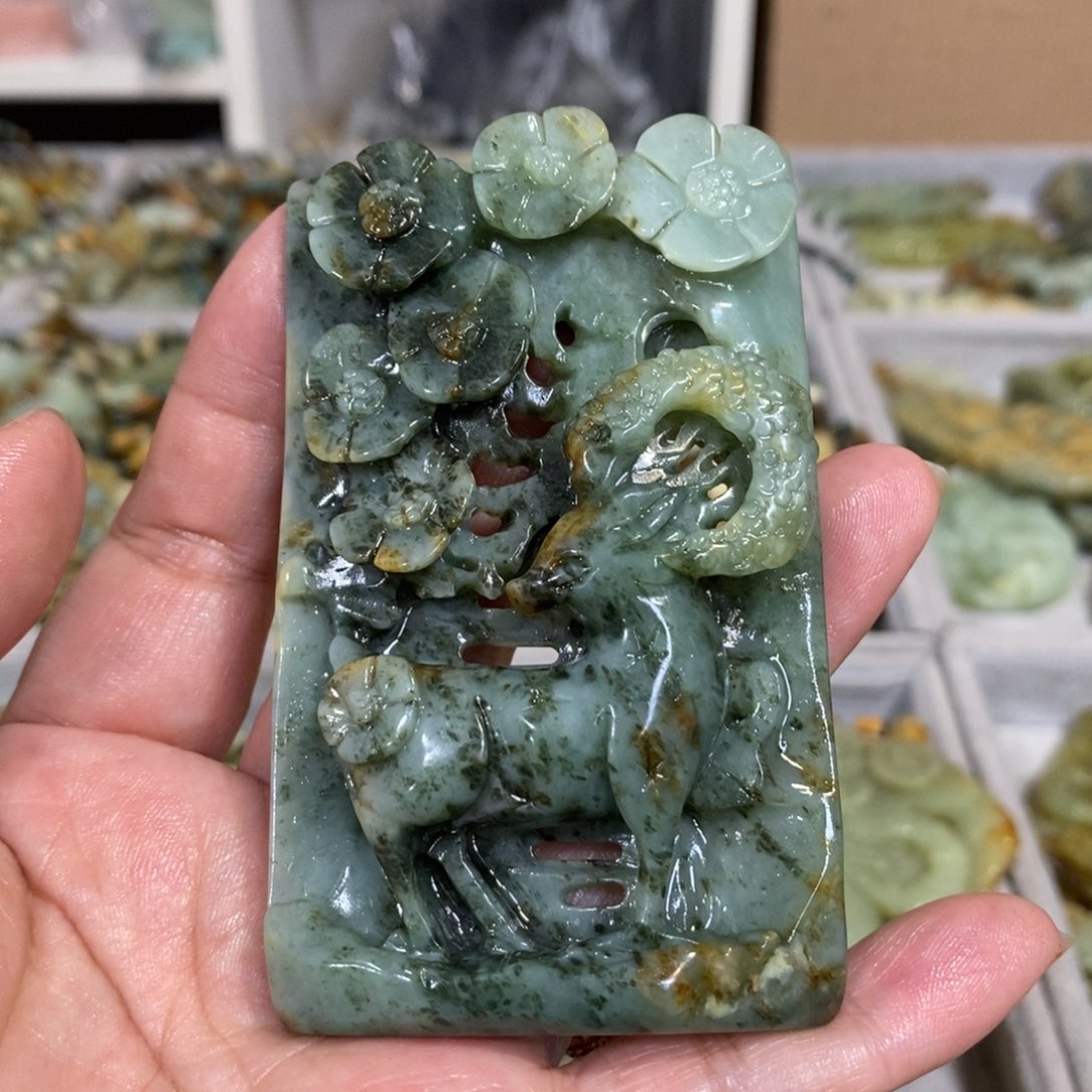 蛇纹石玉颈饰未镶嵌