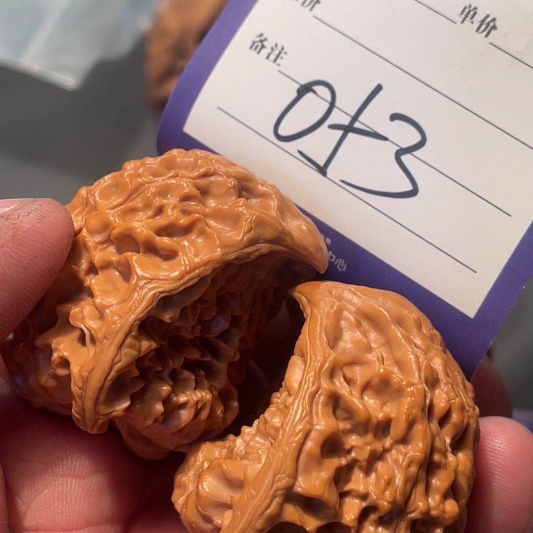 文玩核桃吊坠摸摸摸一句我