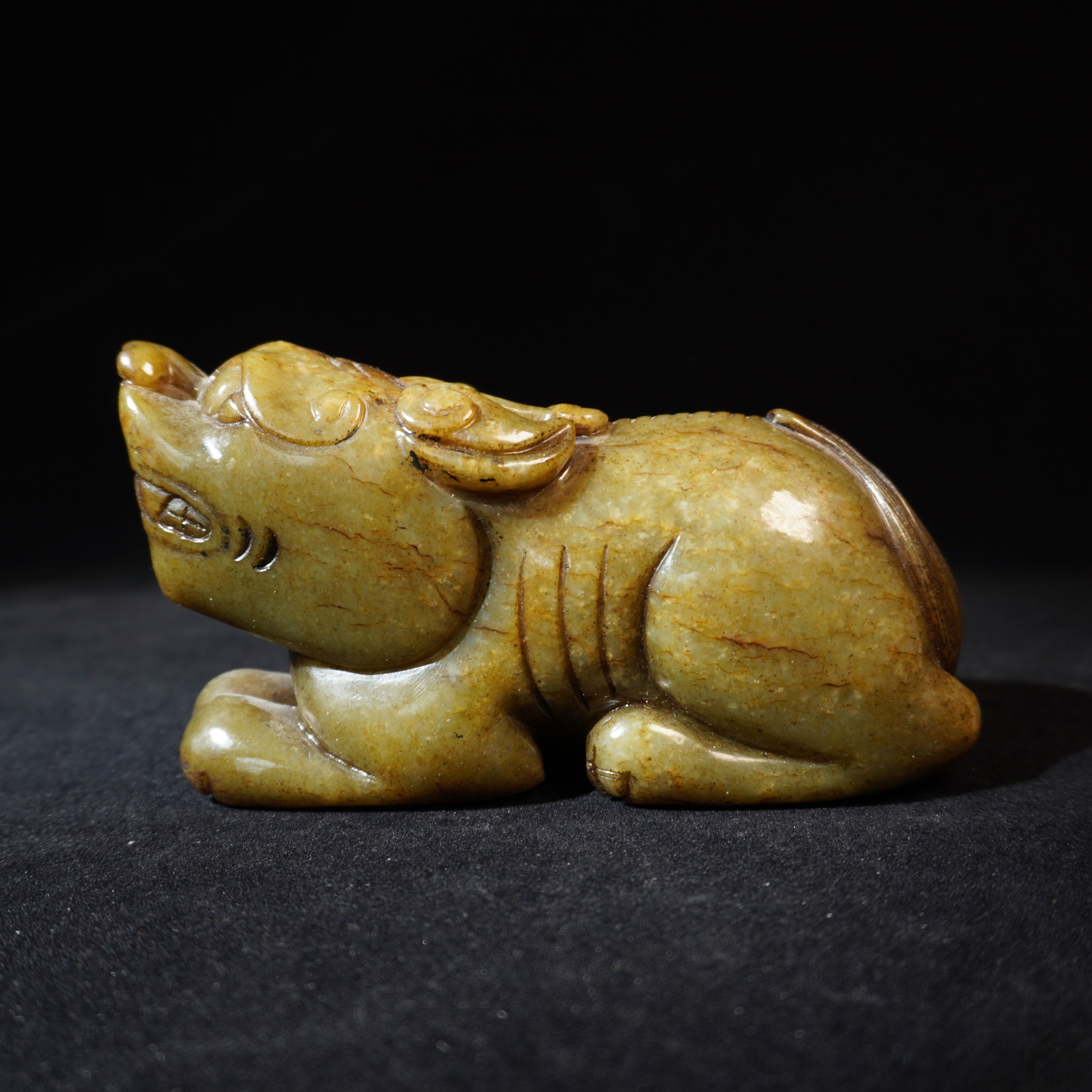 7NC1  明   和田玉瑞兽摆件