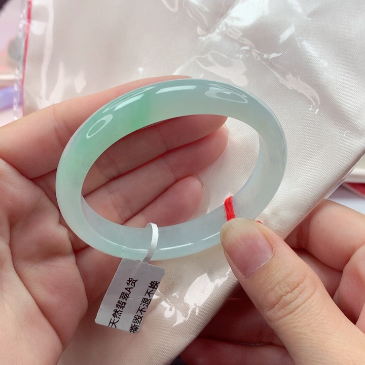 翡翠未镶嵌手镯（贵妃镯）56圈口 起冰清新细腻胶润冰蓝绿