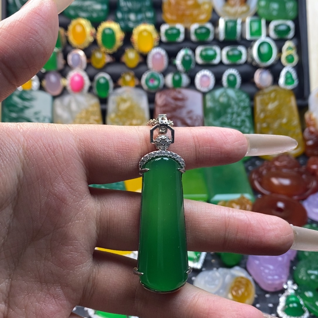 给***量玛瑙/玉髓合金颈饰